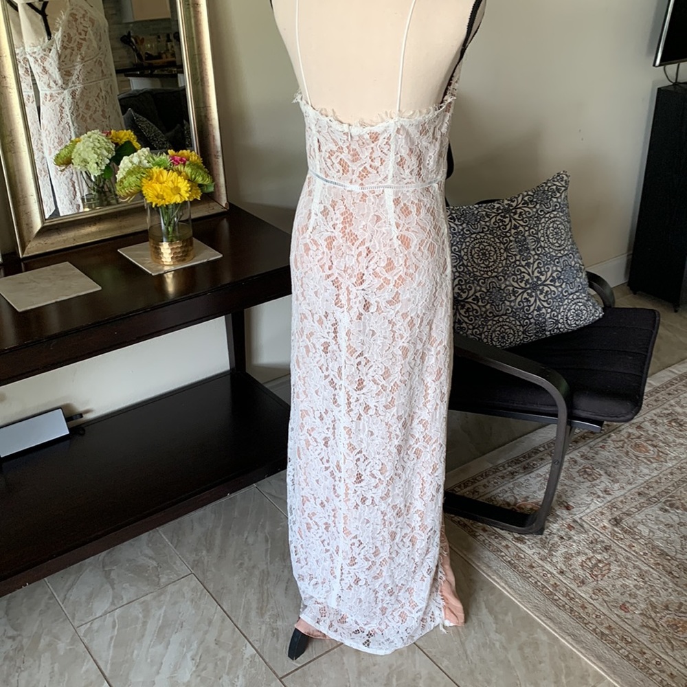 NWT Showpo Do+Be Looking Me Over Off white lace floral boho Maxi Dress large - Picture 13 of 15